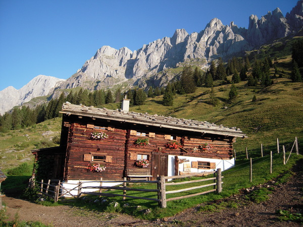 Bauernhaus am Fuße der Mandlwände
