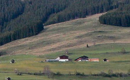 Der neu erbaute Pinzgauer Zwiehof Sticklbauerngut.