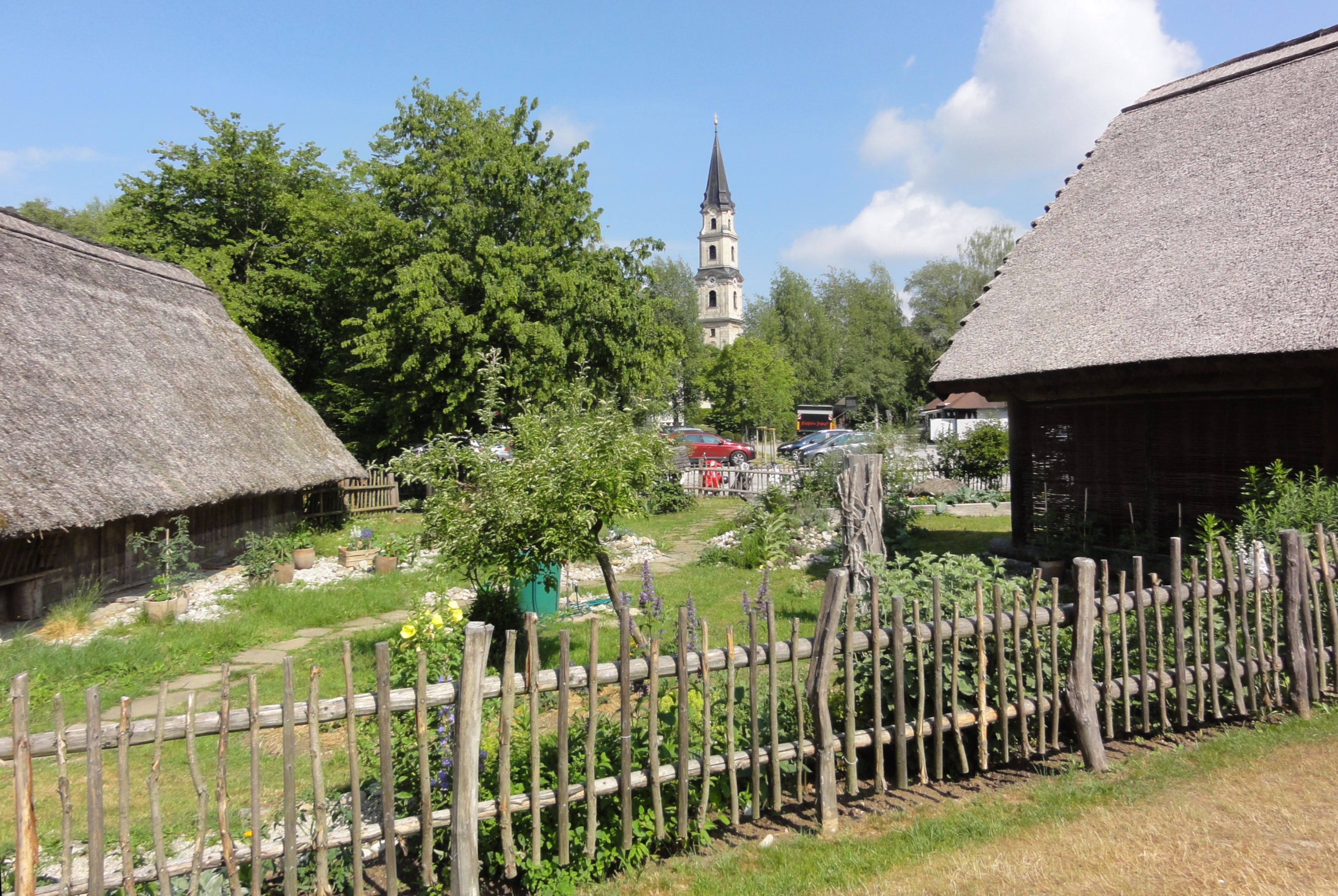 Nachgebaute Bajuwarenhäuser in Mattsee