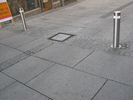 Die Poller auf dem Rathausplatz