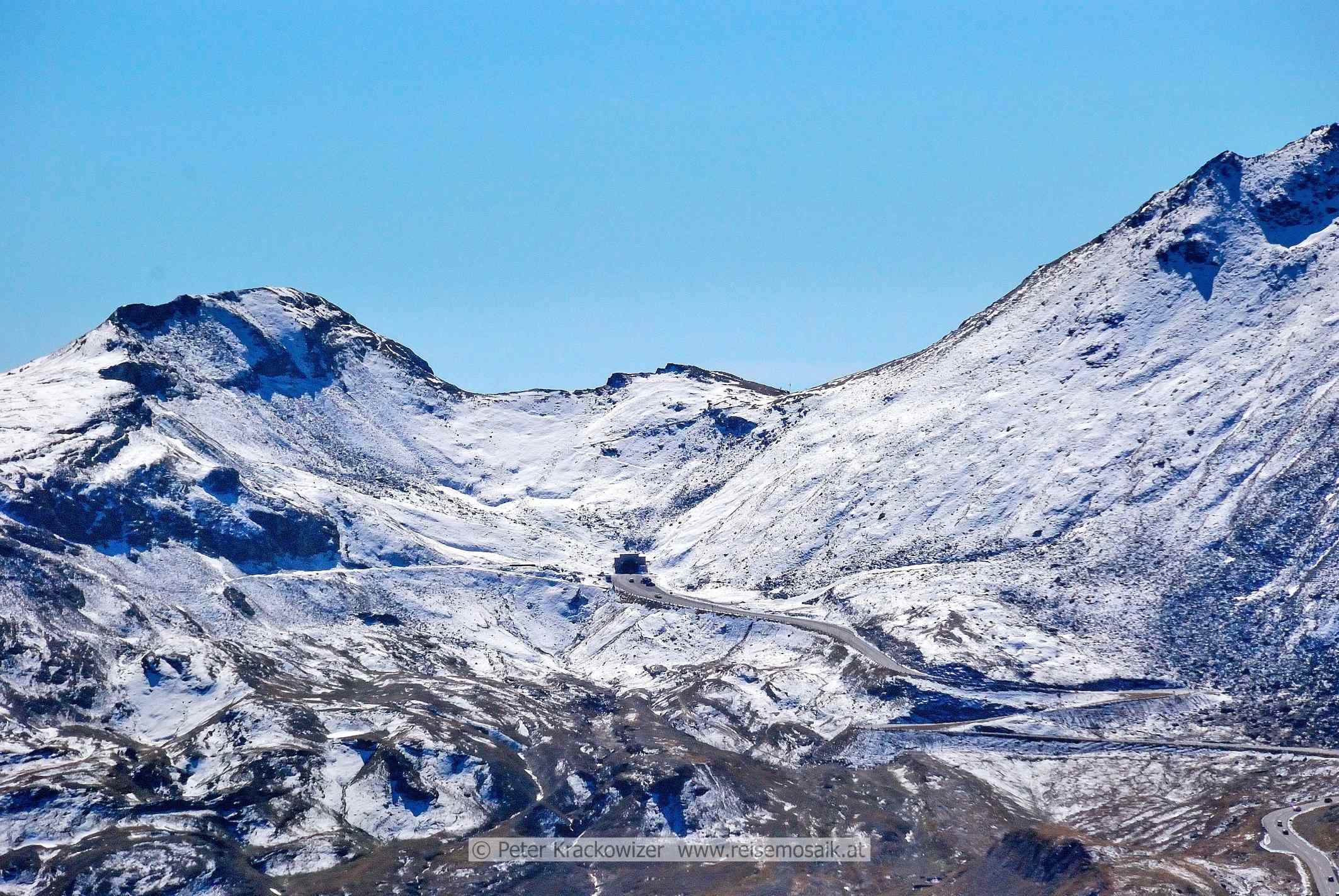 Blick von der Edelweißspitze zur Einfahrt ins Hochtor, Richtung Südwesten - Kärnten