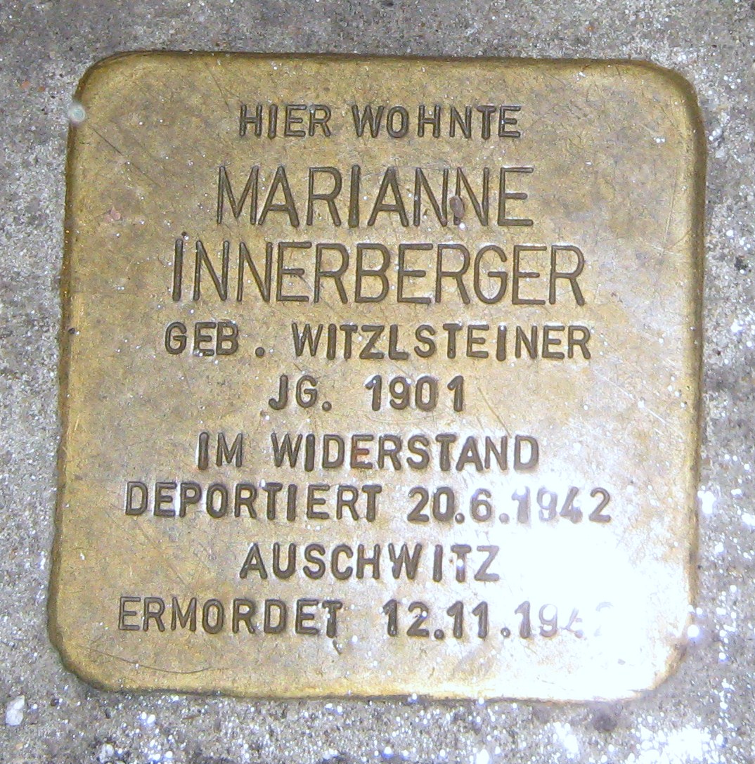 Stolperstein für Marianne Innerberger (* 1901; † 1942 an der Ecke Linzer Bundesstraße Nr. 36/Franz-Hattinger-Straße Nr. 1