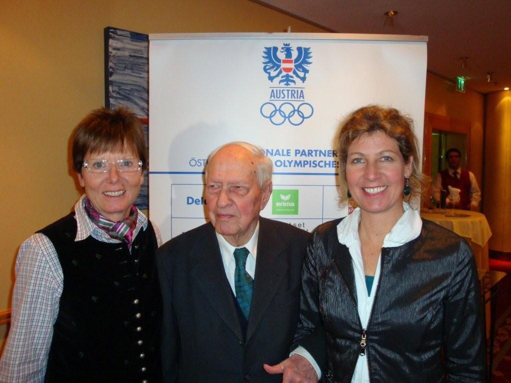 Hans Helmut Stoiber 2011 im Bild mit Annemarie Moser und Petra Kronberger