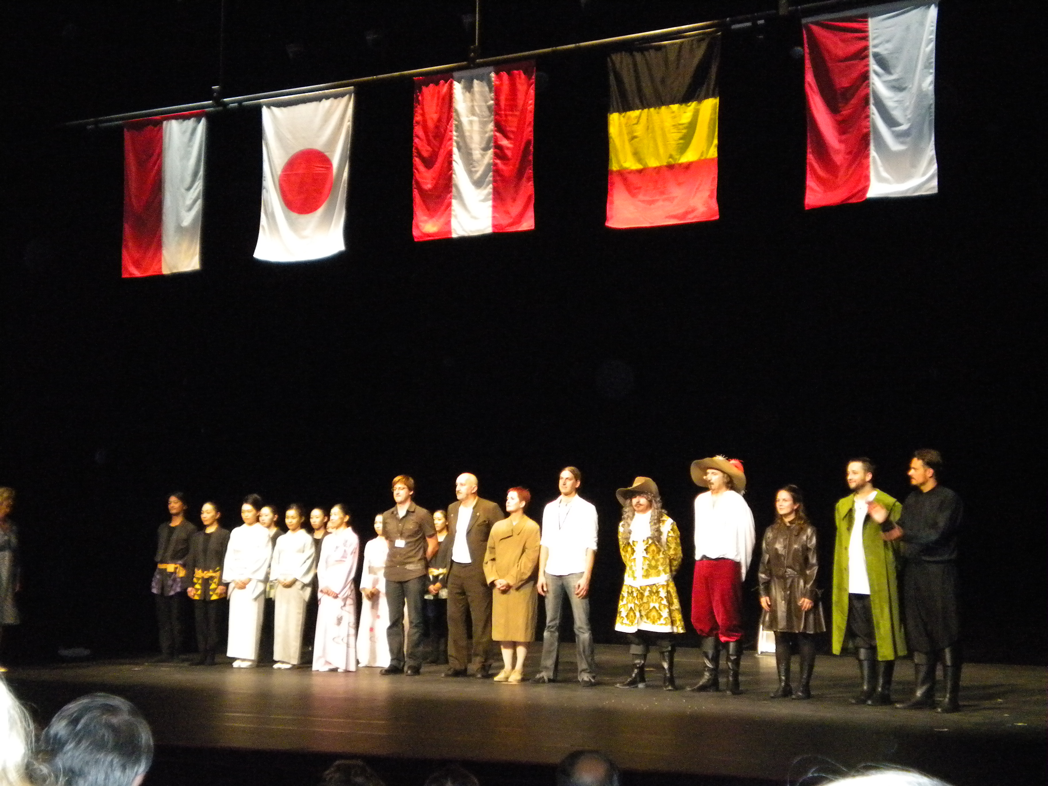 Bild von seiner Teilnahme gemeinsam mit Veronika Pernthaner am Welt-Theaterfestival in Monaco im August 2009