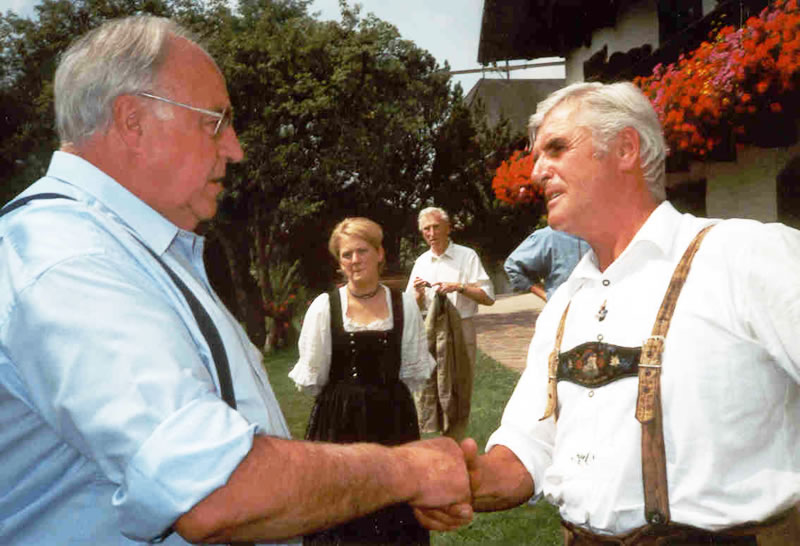 Helmut Kohl beim Hauslbauer 1997