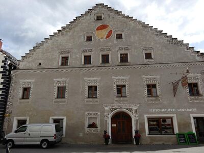 Das ehemalige Verwaltungsgebäude der Gewerken Jocher am Marktplatz in Mauterndorf
