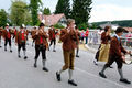 Prangerstutzenschützen Mattsee, mit Schwegelpfeifengruppe bei einer Festteilnahme in Thalgau