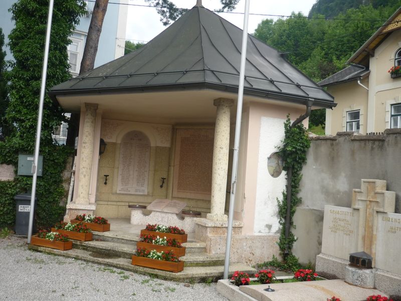 Datei:Kriegerdenkmal Gnigl.JPG