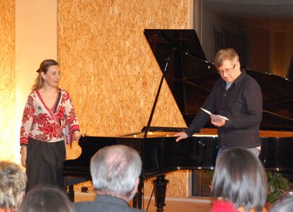 Klavierkonzert mit Solistin Biliana Tzinlikova, hier die Vorstellung durch Hannes Eichmann