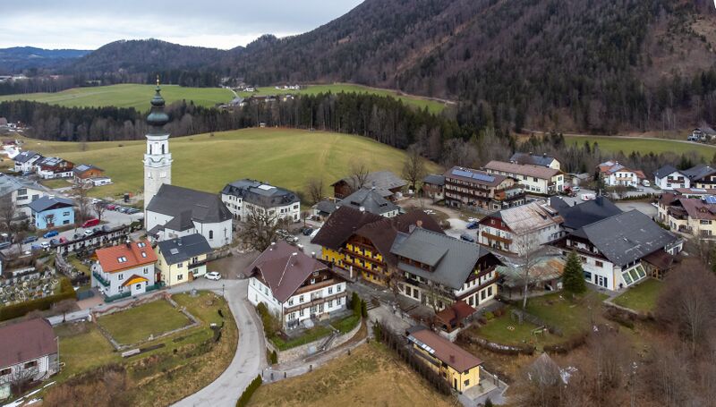 Datei:Luftbild Ortskern Faistenau.jpg