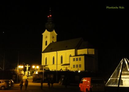 Pfarrkirche Wals, Nachtansicht