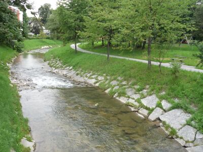 Alterbach mit Uferweg in Bereich Itzling nördlich der Goethesiedlung