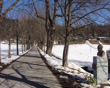 Foto vom 5.3.2013 von der Nicolaus Gaertner-Allee mit Steinsockel und N.-Gaertner-Büste