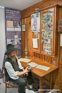 Original nachgebautes Detail des Observatoriums Sonnblick mit einem Wetterwart aus früherer Zeit.
