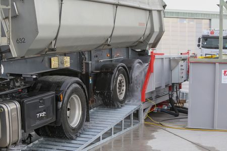 Baustellen-Management: Reinigungsboxen für Lkw;
