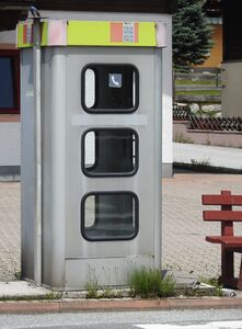 Eine der im Verschwinden Begriffenen: die Telefonzelle an der B 311 in Gries im Pinzgau.