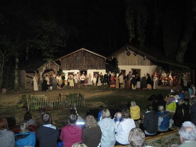 Schlussszene beim Ainringer Theatersommer 2012