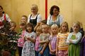 Kinder während der Volksschuleröffnung