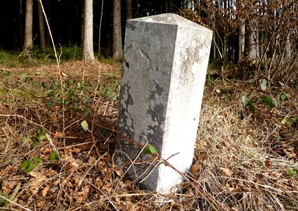 Alter Grenzstein zwischen Salzburg und Oberösterreich nahe Schneegattern
