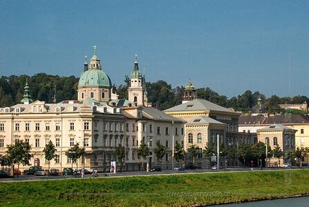 Blick auf den Rudolfskai an der Salzach im Kaiviertel.