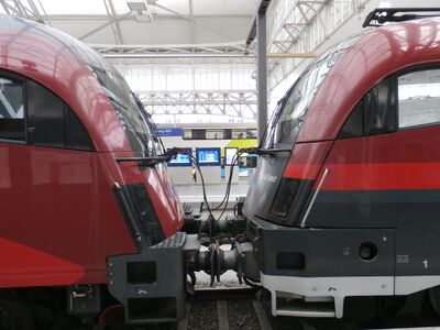 Verbindung zwischen zwei railjet-Loks.