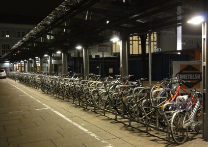 Radständer beim Salzburger Hauptbahnhof nach dem Umbau (12.12.2013)