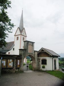 Kirche und Friedhofseingang