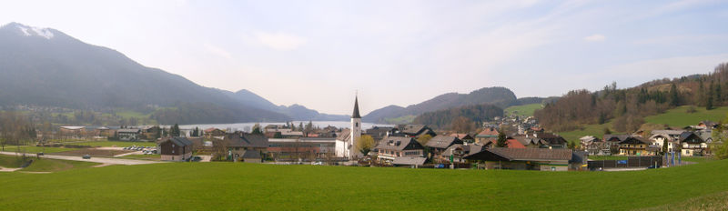 Datei:Fuschl mit See, Ostansicht.JPG