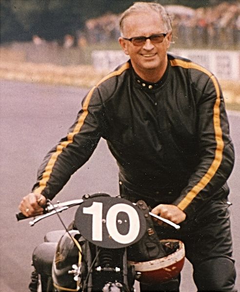 Datei:Helmut Krackowizer.jpg