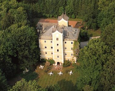 Schloss Haunsperg in der Hammerstraße 51 in Oberalm