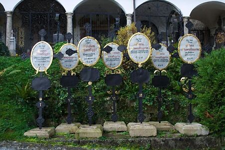 die Grabkreuze der Familie Stumpfegger