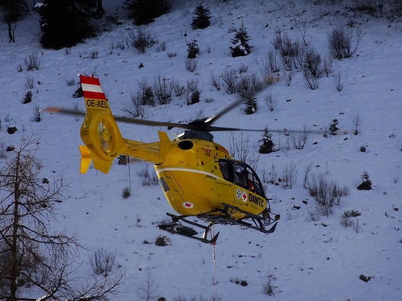 Datei:ÖAMTC-Rettungshubschrauber01.JPG