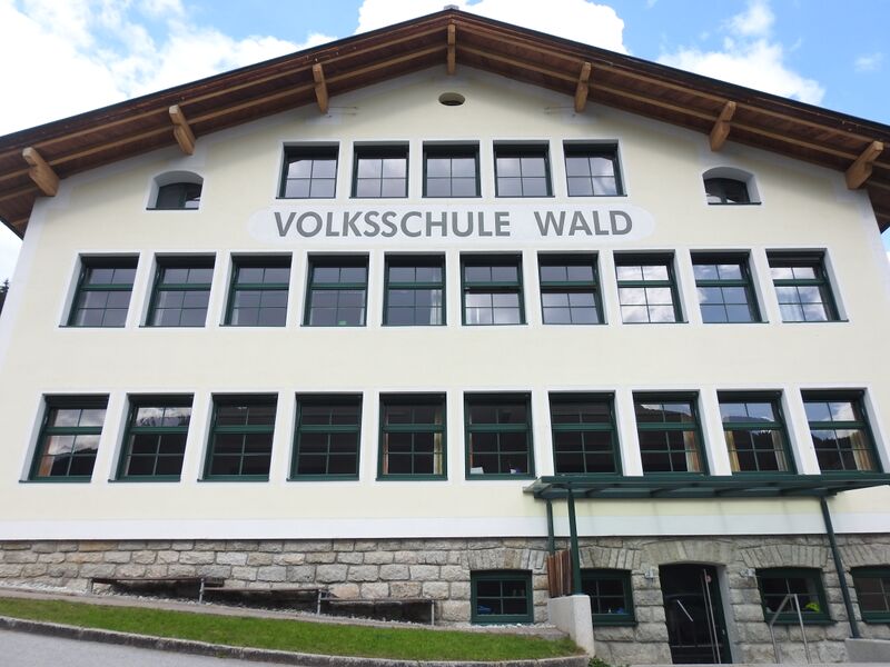 Datei:Volksschule Wald im Pinzgau.JPG
