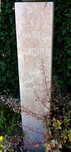 die Inschrift an der Frontseite des Euthanasie Mahndenkmals am Thalgauer Friedhof