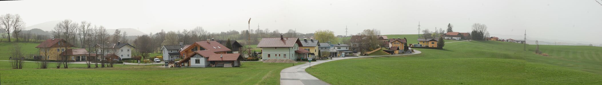Bergsiedlung, Panoramaansicht von Osten]]