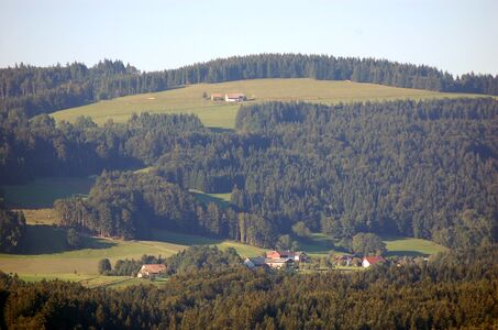 Schernthan und die darunterliegende Thalgauberger Ortschaft Holzing