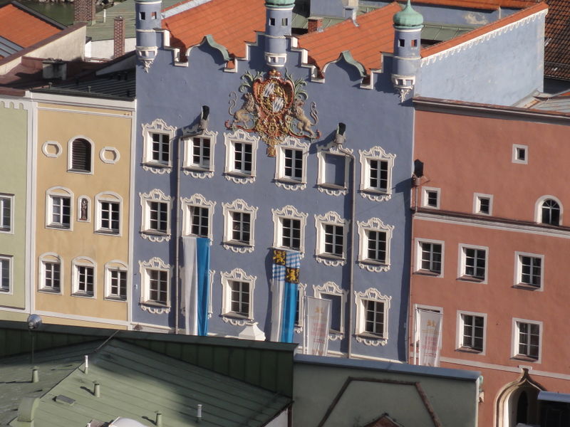 Datei:Hausfront am Stadtplatz.JPG