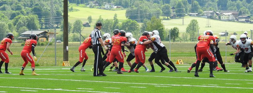 Die Pinzgau Celtics in roter Dress, hier im Spiel gegen die Carinthian Eagles in Piesendorf