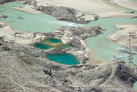 September 2010: Gletscherbäche speisen den See.