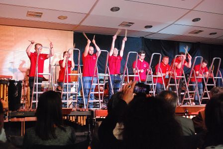 Magic Percussion, live & loud, Anif 2016: die Stehleitern hinauf, die Stehleitern hinunter, dazwischen ordentlich geklappert und so