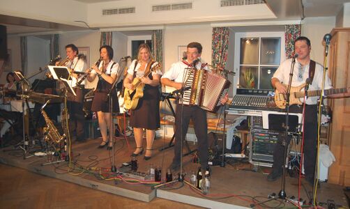 Musikgruppe "Die Radauer" bei einem Auftritt der Thalgau