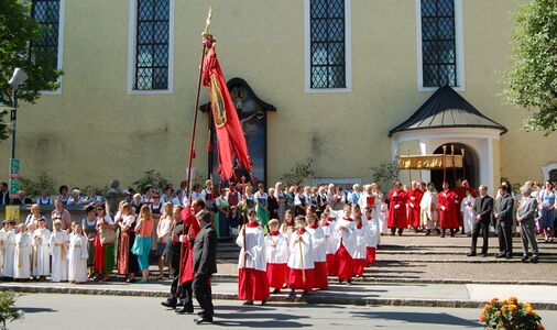 Beginn der Fronleichnamsprozession in Thalgau
