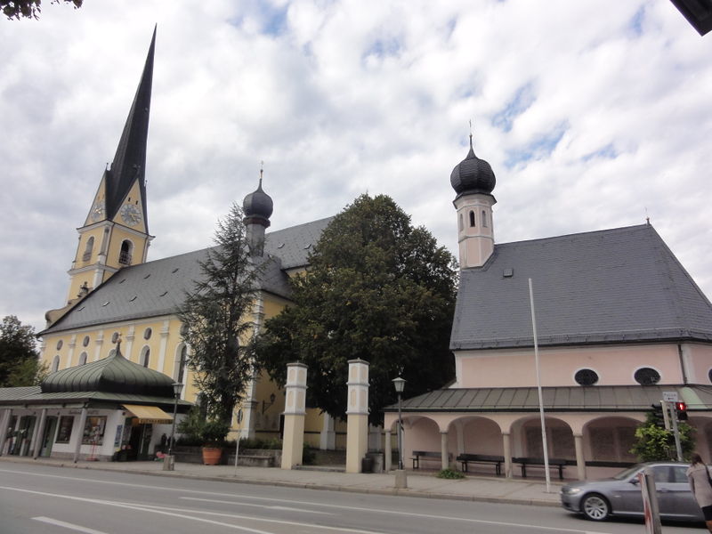 Datei:Kirchenansicht von Prien.JPG