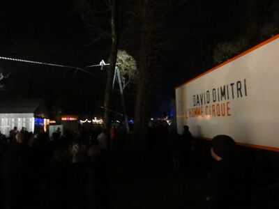 David Dimitri, Akteur beim Winterfest 2014 am Seil im Freien als Höhepunkt seiner artistischen Darbietungen beim Winterfest 2014 in Salzburg.