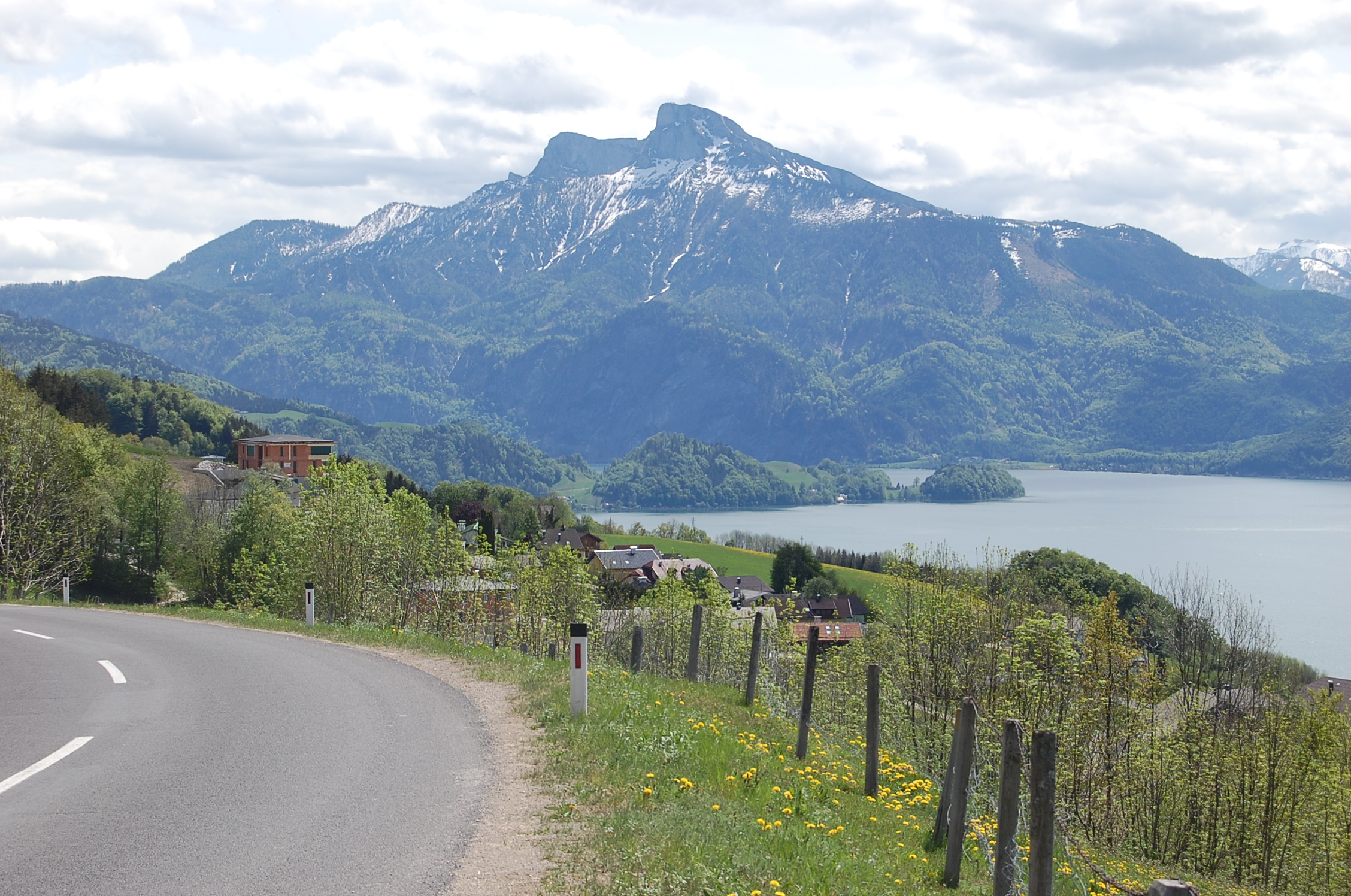 Hellbrunner Mauer mit Hellbrunner Berg