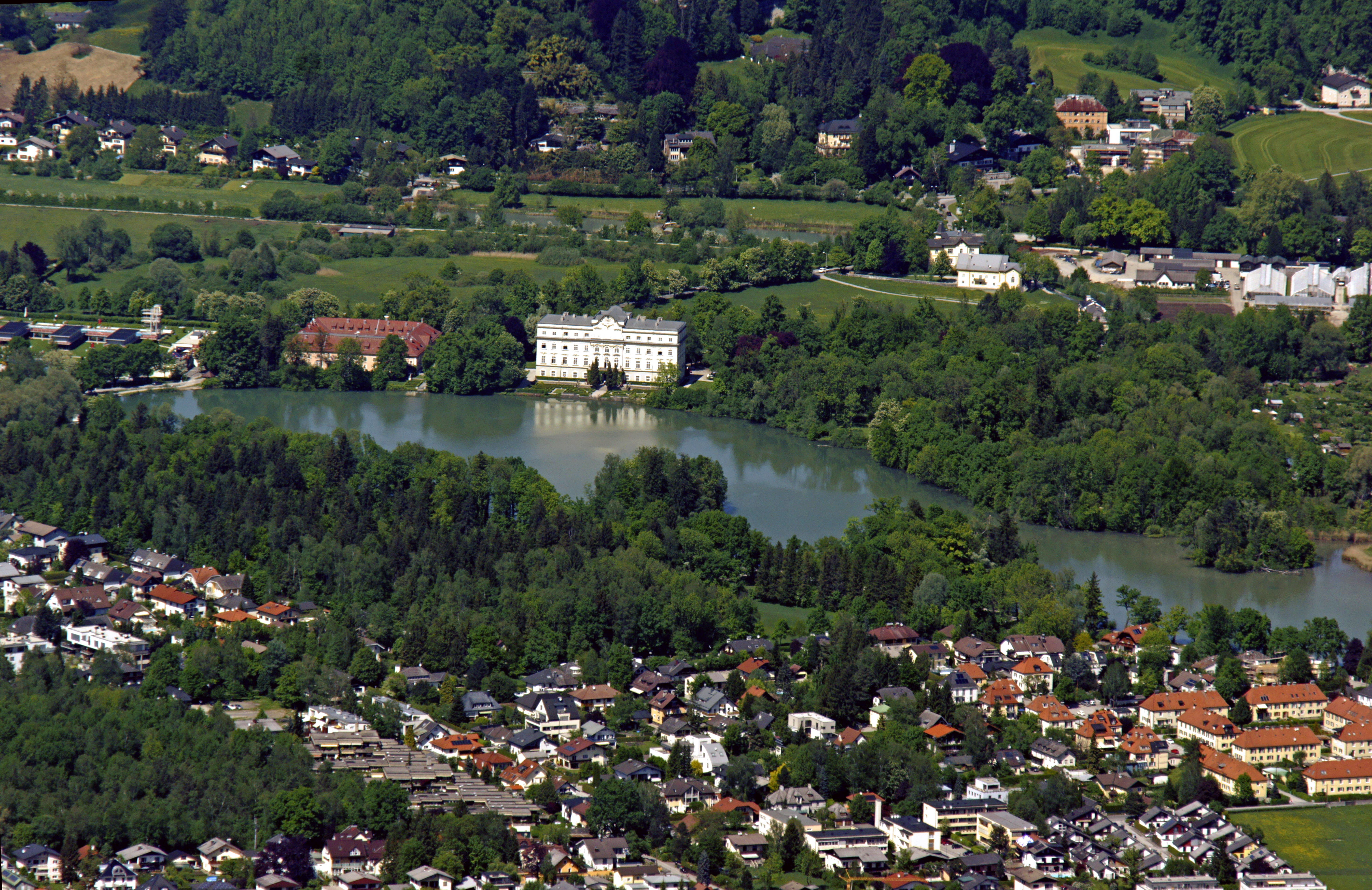 Schloss Leopoldskron und Leopoldskroner Weiher, Ansicht vom Untersberg aus