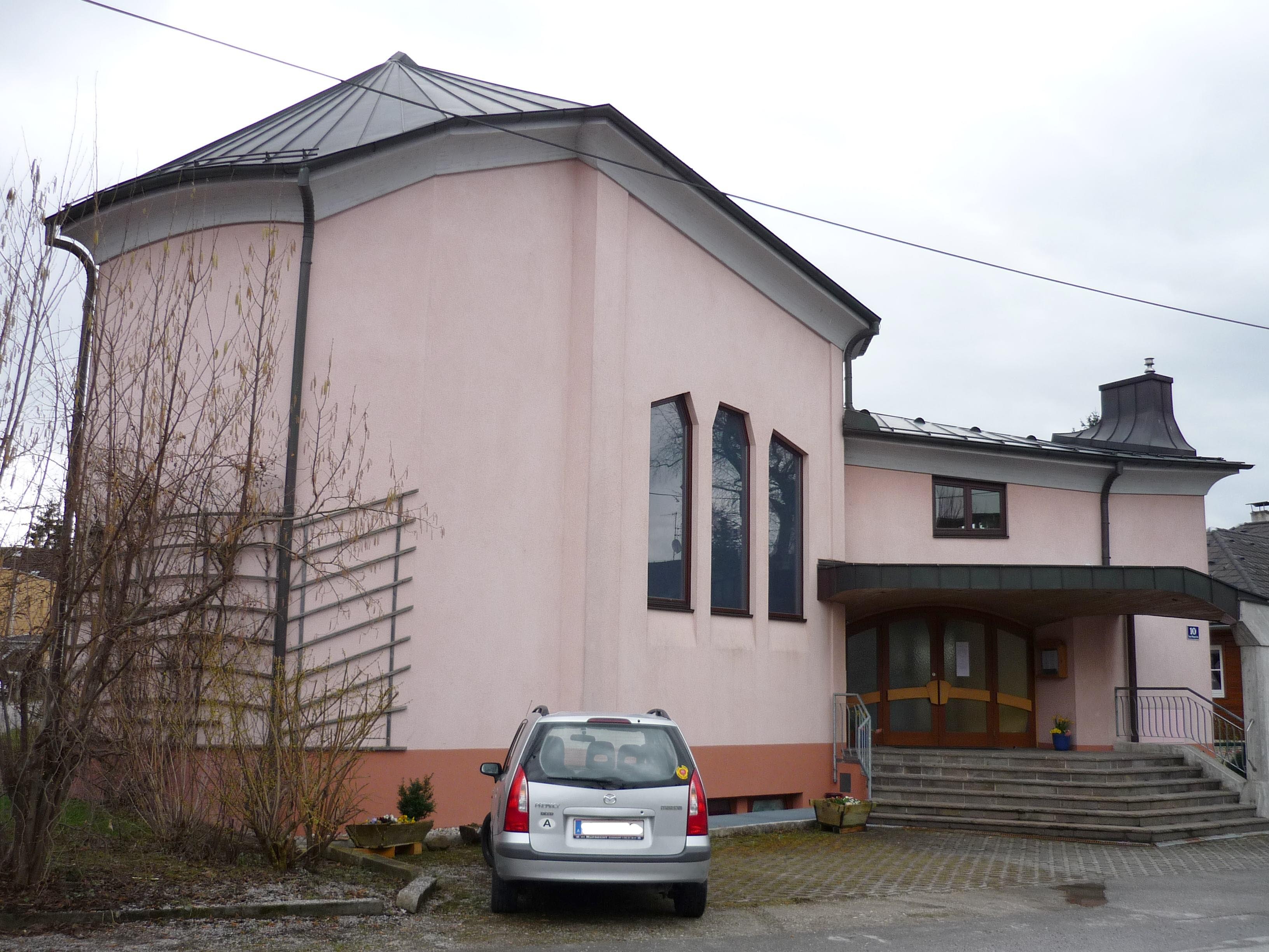 Christengemeinschaft, Kirche in der Josef Waach Str., Eingang