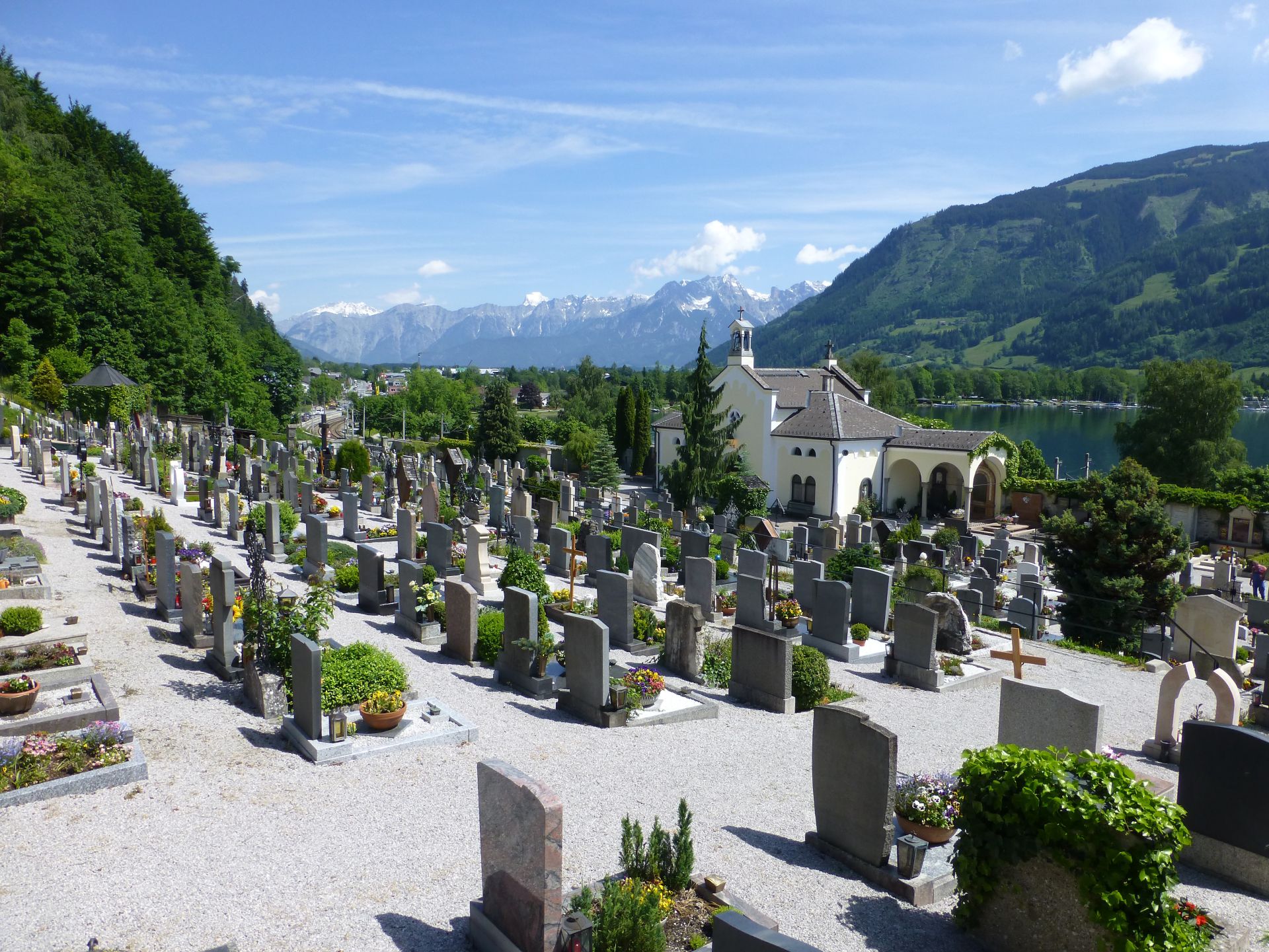 Blick über den nordöstlichen Friedhofsteil Richtung Steinernes Meer