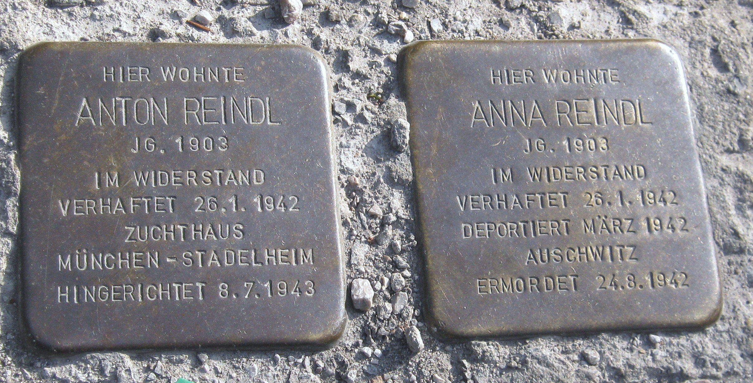 Stolperstein für Anna Reindl und Anton Reindl in der Kreuzstraße Nr. 9