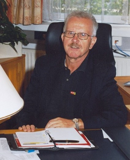 Datei:MIT Jahtresbericht 2004.jpeg